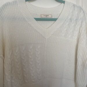 White cable knit crop v neck sweater